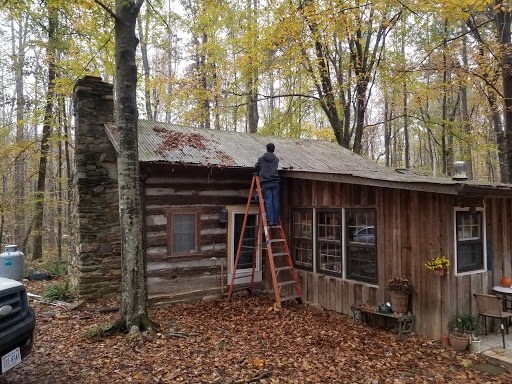 Antenna installation on a cabin